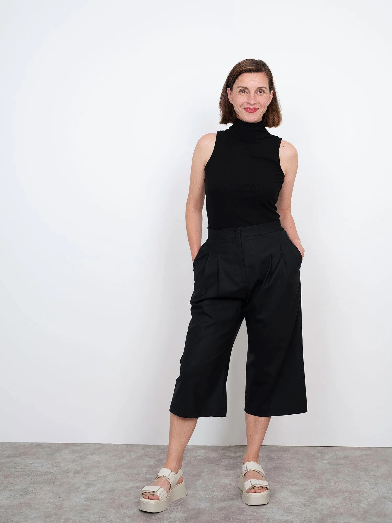 HIGH-WAISTED TROUSERS PATTERN