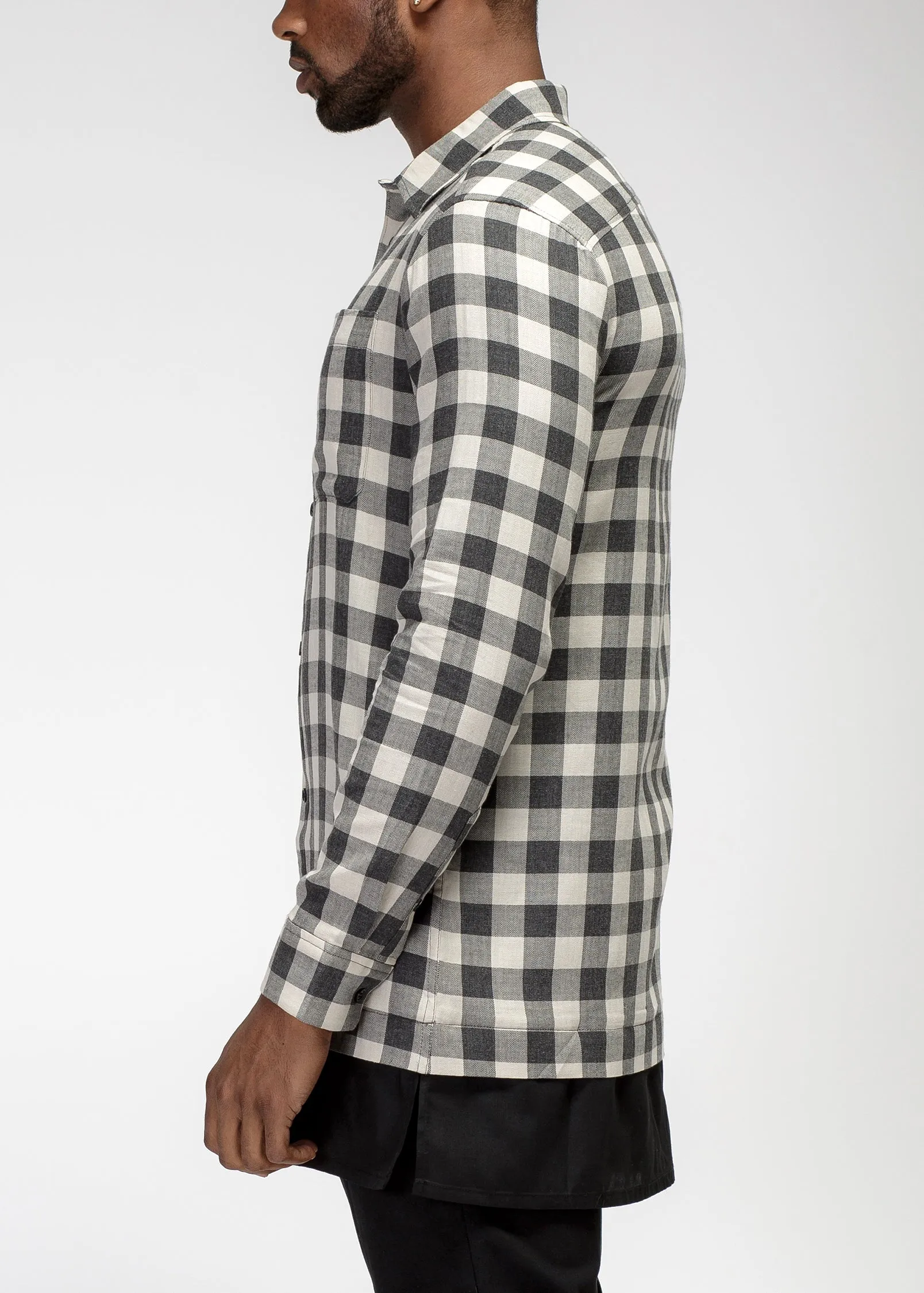 Konus Men's Longline Button up Shirt in Plaid in Charcoal