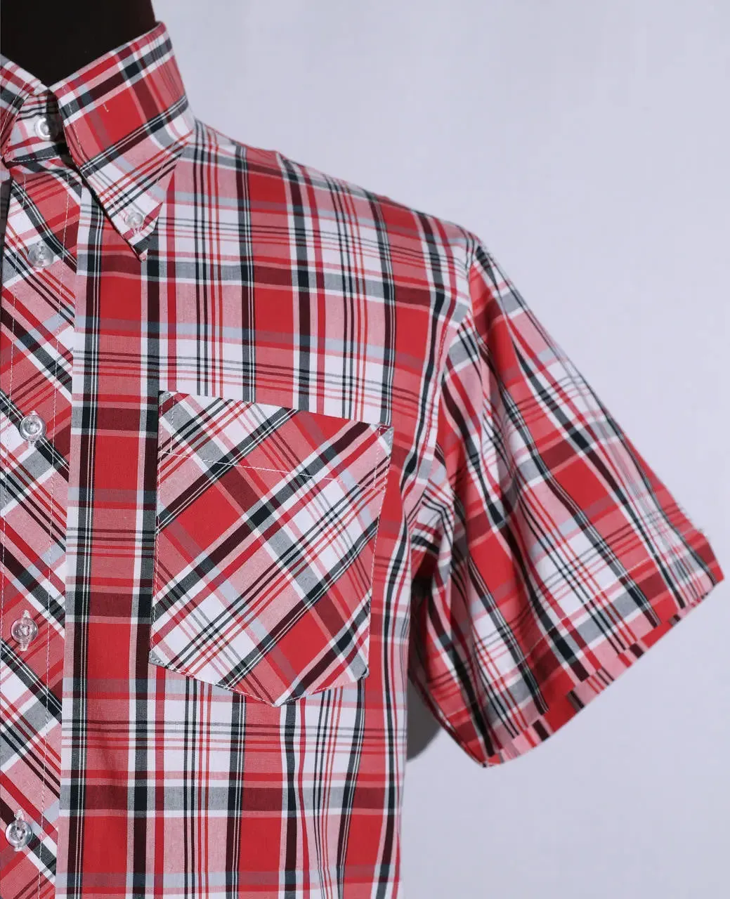 Men's Short Sleeve Red And  White Plaid Shirt Size M