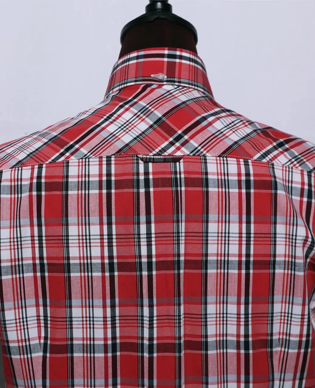 Men's Short Sleeve Red And  White Plaid Shirt Size M