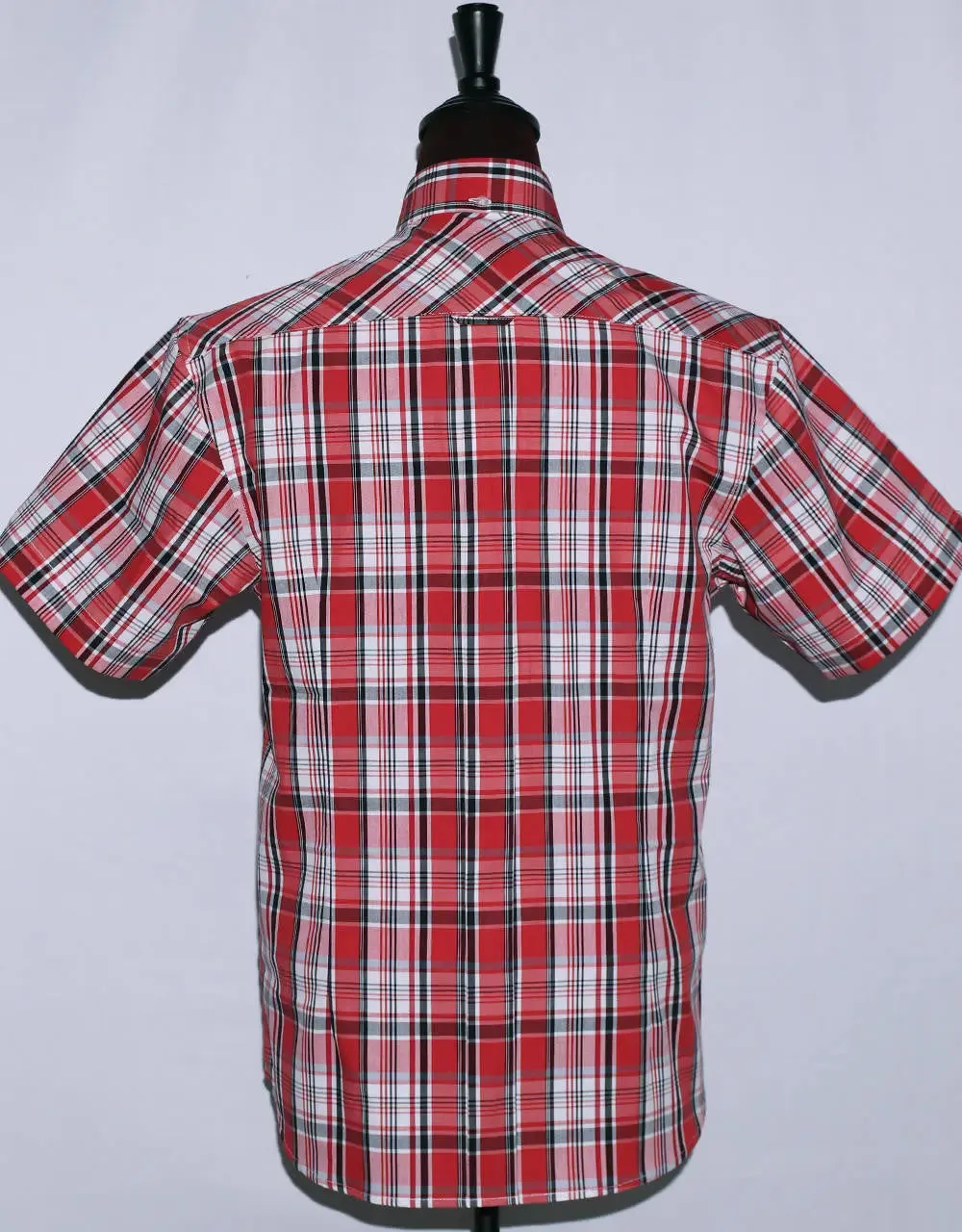 Men's Short Sleeve Red And  White Plaid Shirt Size M