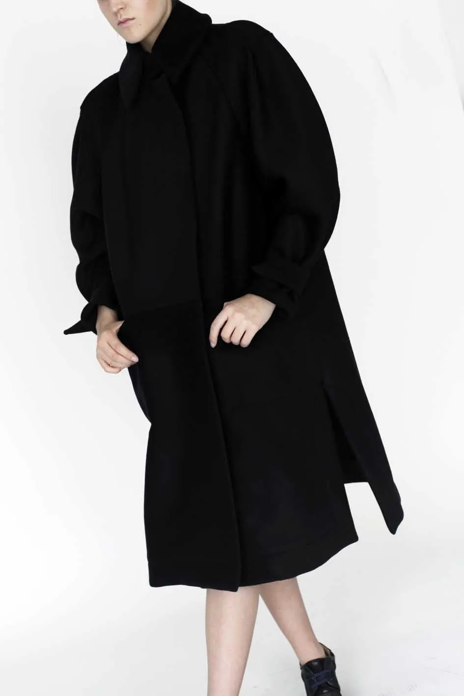 Origami Stain Collar Wool Coat / Black