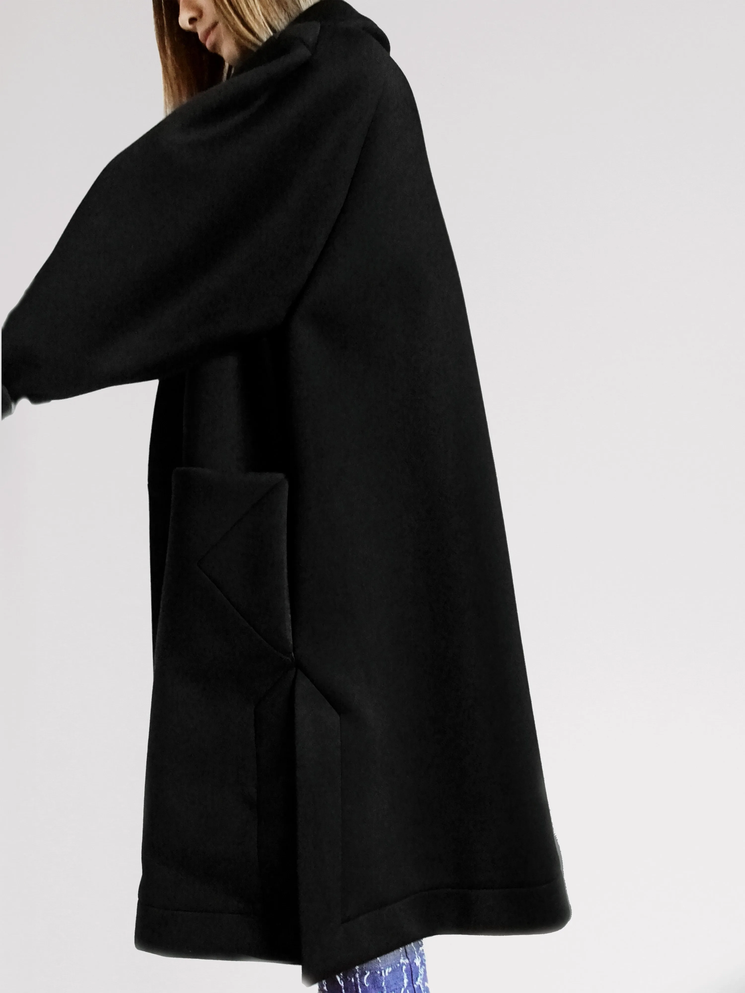 Origami Stain Collar Wool Coat / Black