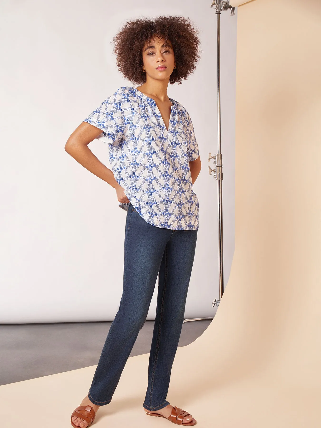 Popover Floral Embroidery Short Sleeve Blouse