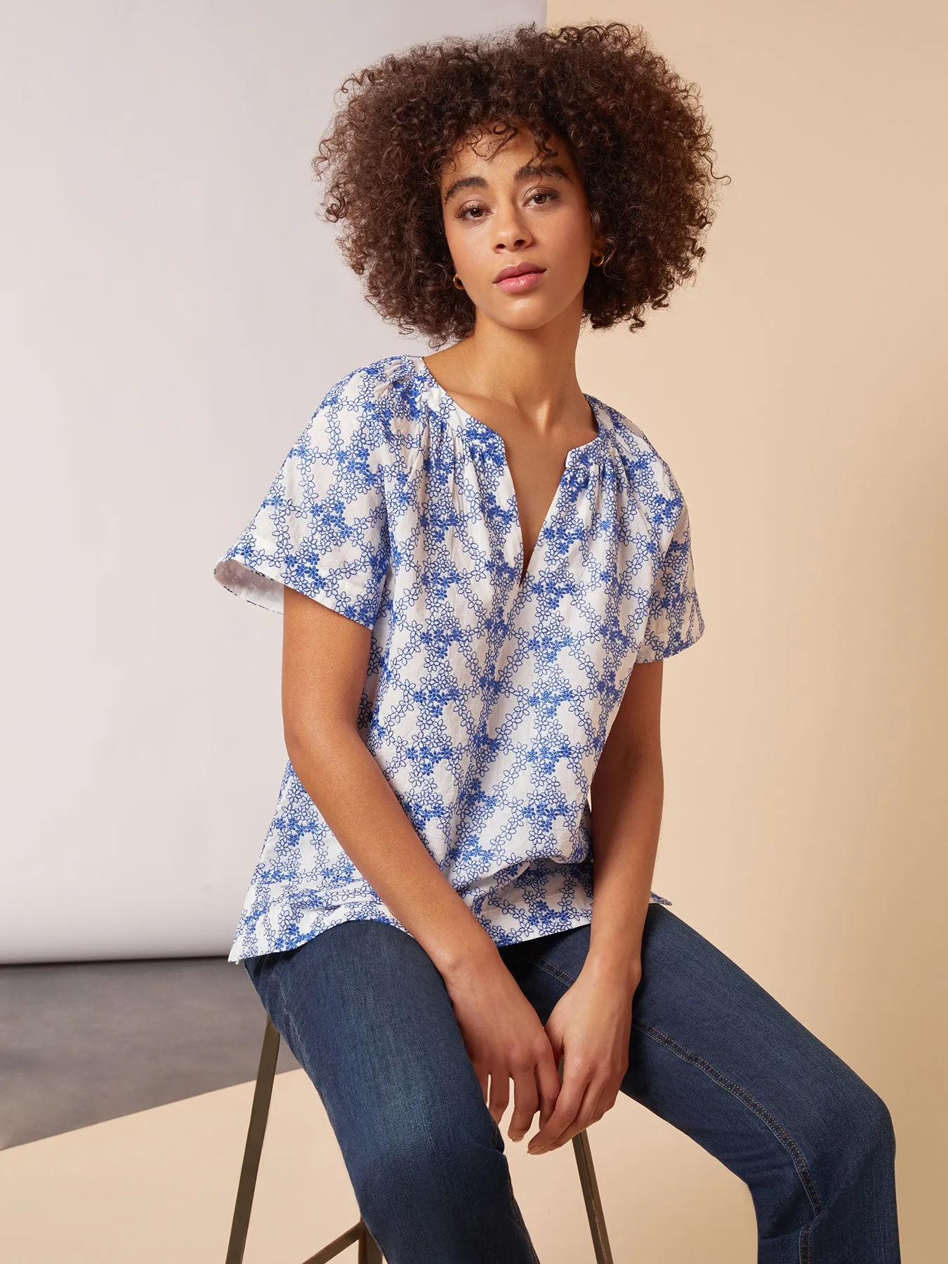 Popover Floral Embroidery Short Sleeve Blouse